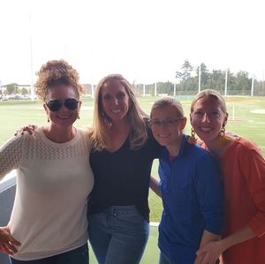 Meet your Posher, Dee dee